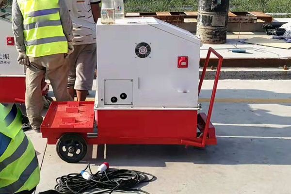 工人頭頂烈日筑橋梁，智能張拉設(shè)備家贊他們是在用汗水詮釋勞動者的辛勤！